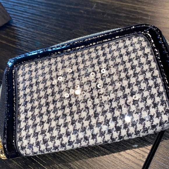 BOTH OF THESE Betsey Johnson wristlet and bag Both perfect condition!! - Picture 6 of 16